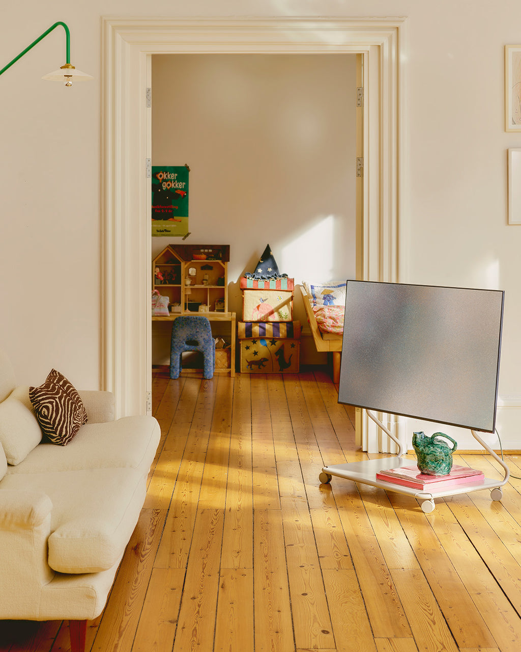 Pedestal Disco Stands W/ Wheels 028 Oat