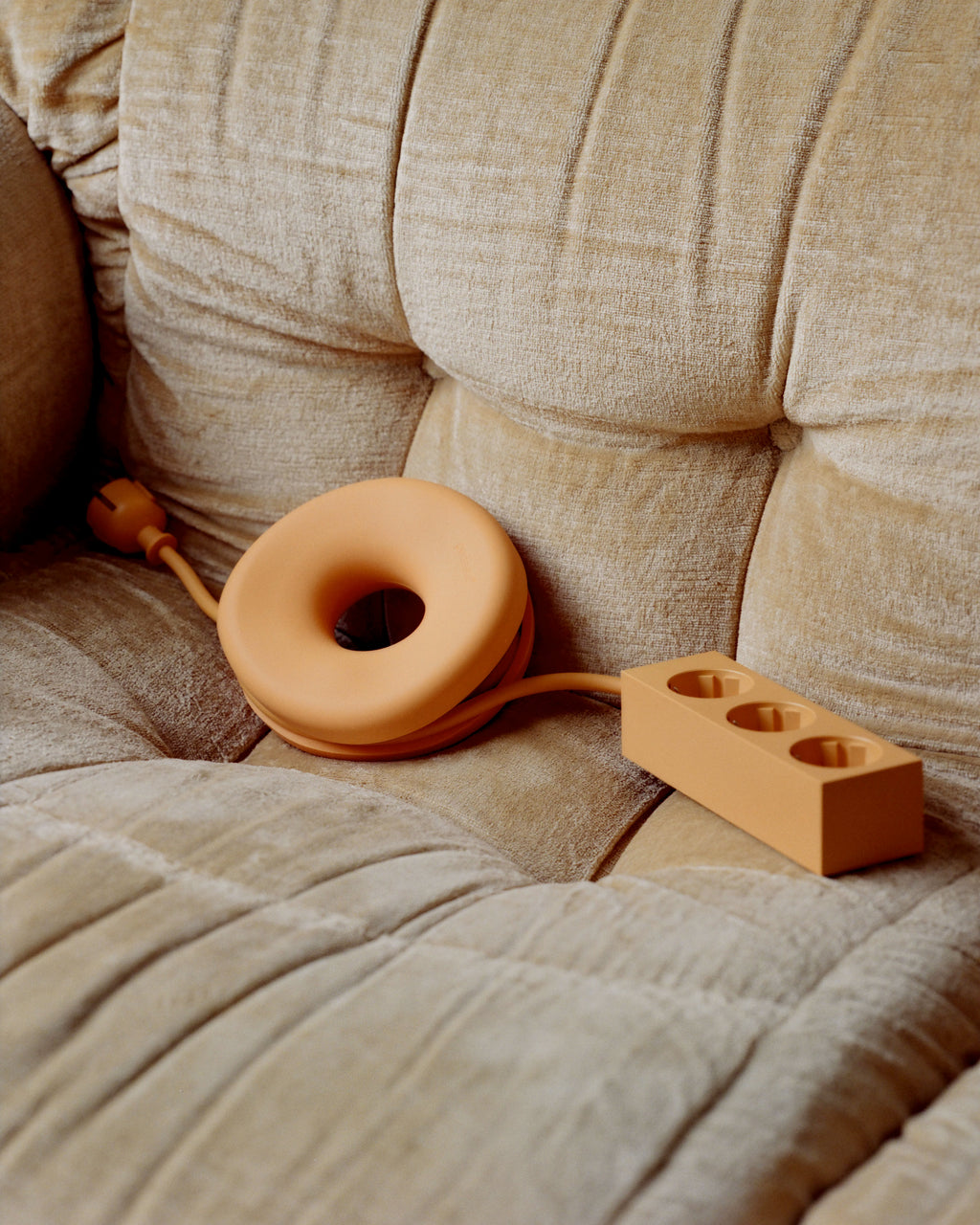Pedestal Cable Bagel Cable Managers 017 Apricot