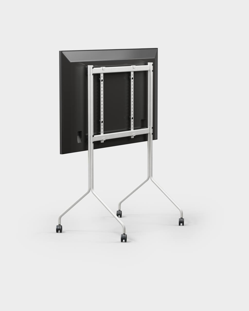 Moon Tall en Cloudy Silver visto desde atrás con TV montada, soporte VESA y ruedas negras, packshot de estudio