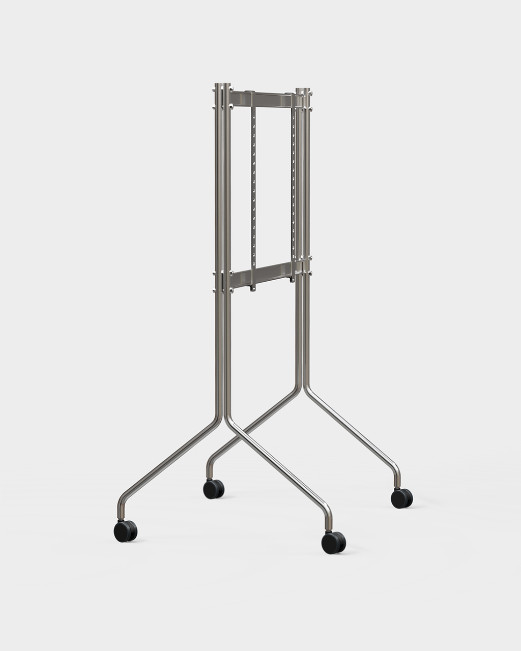 Soporte Moon Tall en Chrome en ángulo en estudio, con una gran TV negra sobre cuatro ruedas giratorias